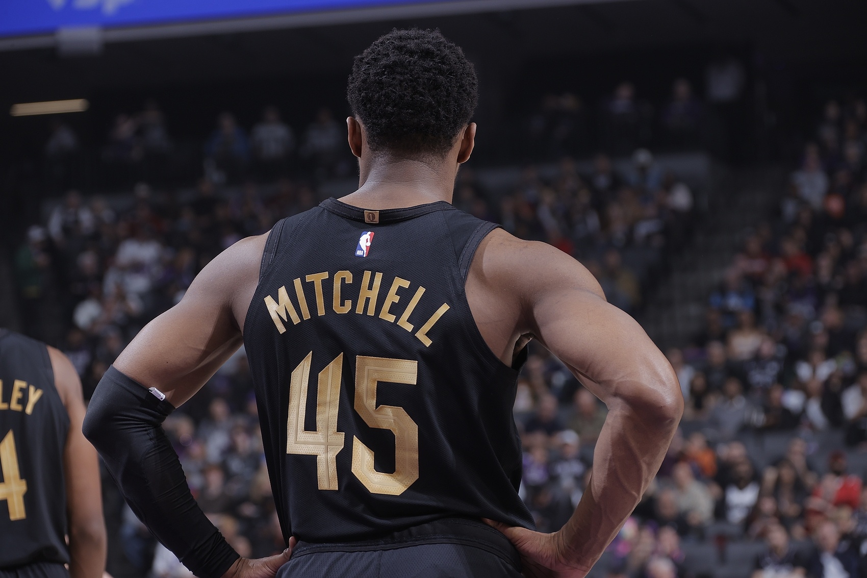 NBA彩经:雷霆击沉快船 约基奇缺阵掘金不敌火箭 骑士击败爵士